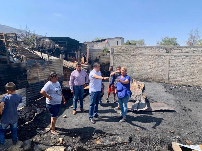 Entrega Sedesoh apoyos a familias afectadas por incendio en Presa de los Reyes
