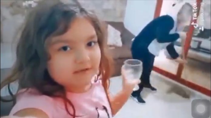 Niña se vuelve viral por video en TikTok