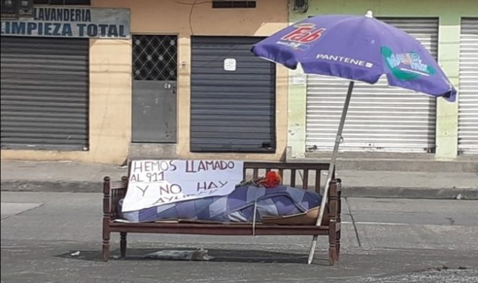 En Ecuador comienzan a repartir ataúdes de cartón ante crisis de cadáveres por coronavirus