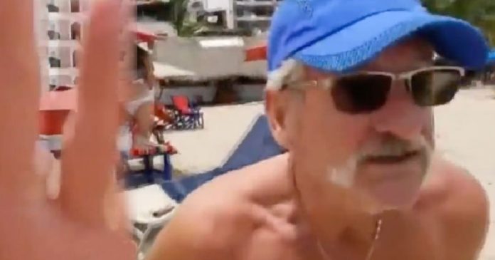 Video: Turistas agreden a reportera por evidenciarlos