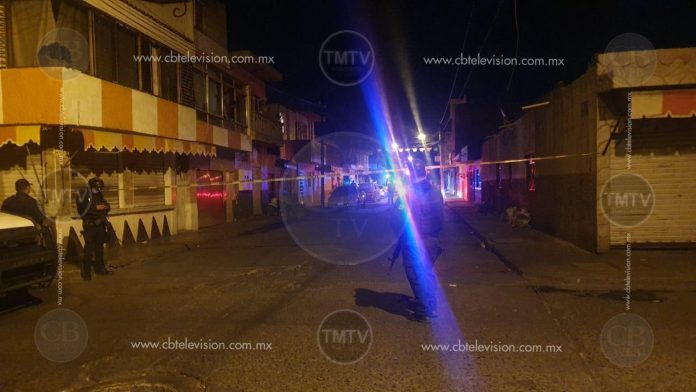 Los hechos ocurrieron en Jacona cuando la víctima se encontraba reparando su vehículo en el centro de la ciudad, cuando lo sorprendieron civiles armados y lo mataron a balazos.