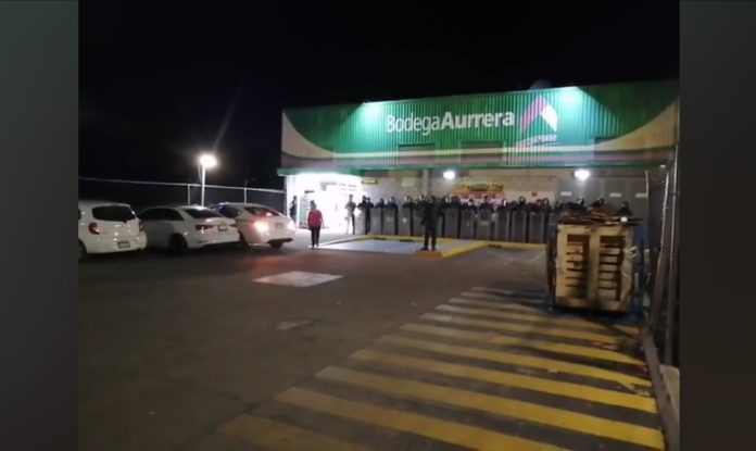 Memo Valencia encara al sujeto que invitaba a saquear una tienda en Morelia