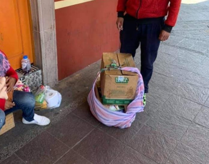 Joven michoacano cambia quesadillas por despensa