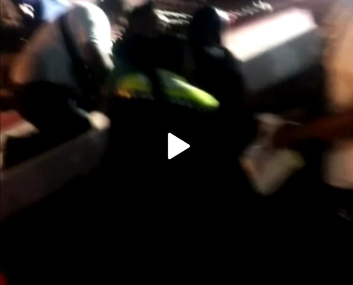 Video: En retén golpean a periodista michoacano y a su esposa