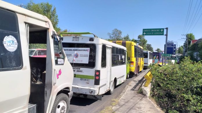 Con manifestación, transportistas urbanos piden apoyo económico para solventar gastos