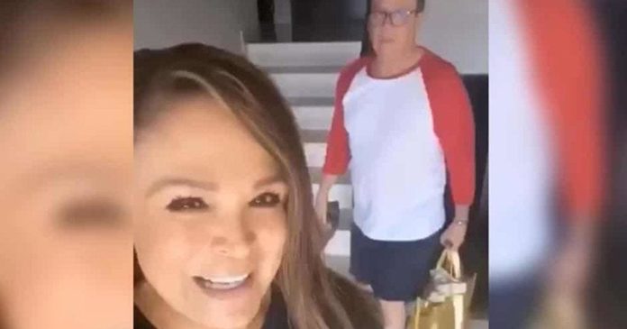 Esposa de Mario Bezares lo trollea pidiéndole consejos para sobrellevar encierro