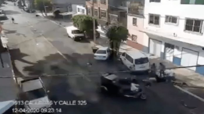VIDEO (+18): Por frustrar un asalto, ladrones machetean a un motociclista