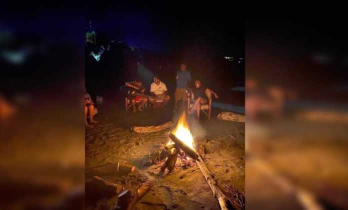 Video: Diputada hace fiesta en la playa pese a contingencia