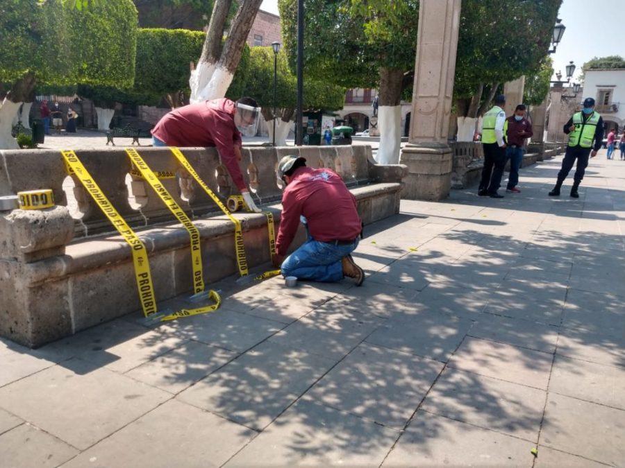 Con el objetivo de mitigar la propagación del Covid-19 en la capital michoacana, el ayuntamiento de Morelia, ha clausurado las bancas del centro histórico, ya que mucha gente aún continuaba asistiendo a estas zonas, pudiendo ser foco rojo de infección por el coronavirus. Con el objetivo de mitigar la propagación del Covid-19 en la capital michoacana, el ayuntamiento de Morelia, ha clausurado las bancas del centro histórico, ya que mucha gente aún continuaba asistiendo a estas zonas, pudiendo ser foco rojo de infección por el coronavirus.