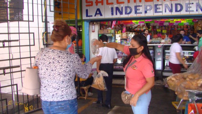Continúan filtros sanitarios en Mercado Independencia