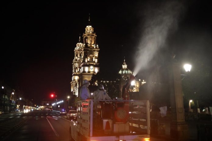 Gobierno de Morelia inicia con sanitizaciones durante la noche