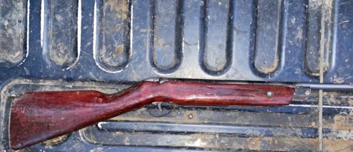 Elementos de la Secretaría de Seguridad Pública (SSP) y de la Guardia Nacional (GN), aseguraron un arma de fuego de fabricación casera, derivado del reforzamiento operativo en el municipio.