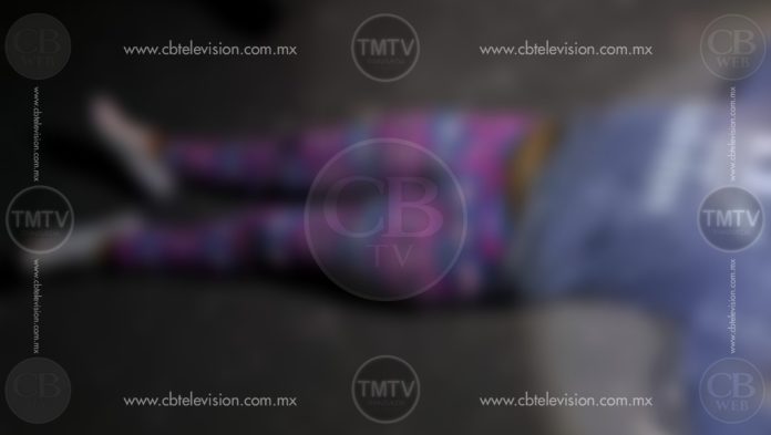 Abandonan a una mujer ejecutada en un camino que conduce a Caltzontzin
