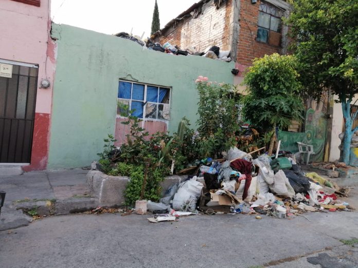Denuncian cúmulos de Basura en domicilio particular
