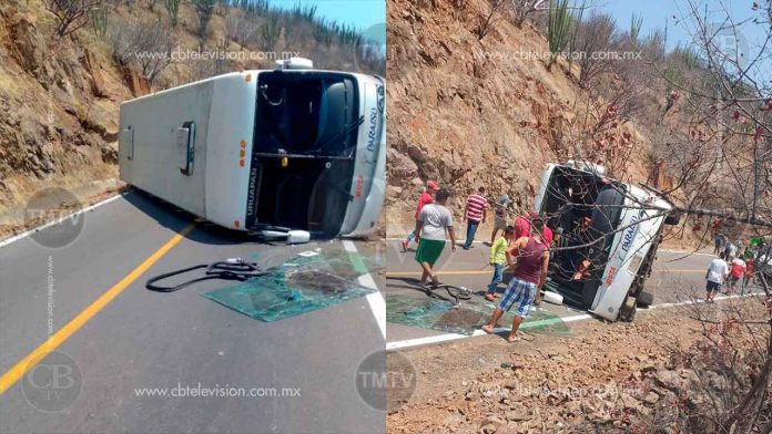 Vuelca autobús en la carretera libre a Las Cañas; hay 9 heridos