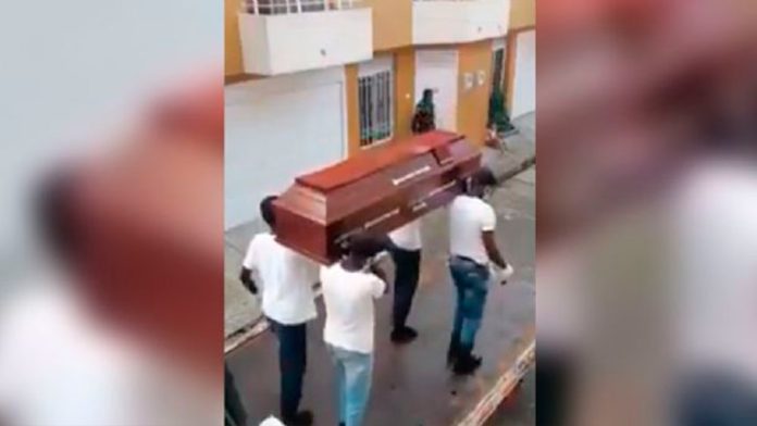 Video: Policías de Colombia recrean meme y se vuelven virales