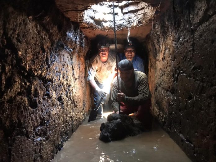 Concluye limpieza del canal de la presa de Cointzio