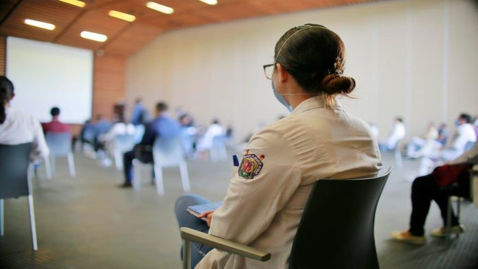 Garantiza Gobierno estatal capacitación e insumos a pasantes del área de la salud