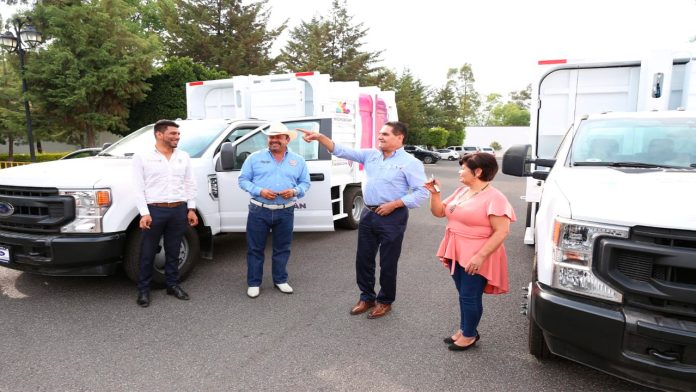 Entrega Gobernador camiones recolectores de basura a Zináparo y Churintzio