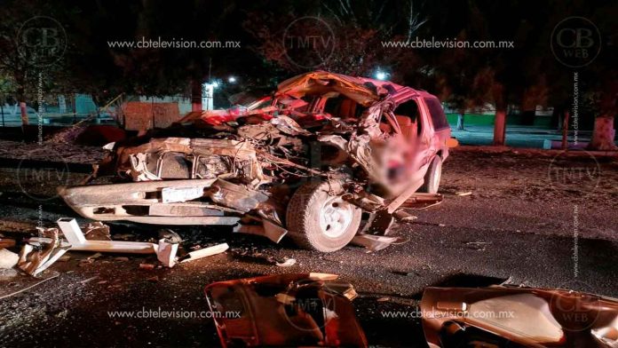 Chocan dos vehículos de frente y deja un saldo de dos muertos en Tanhuato.