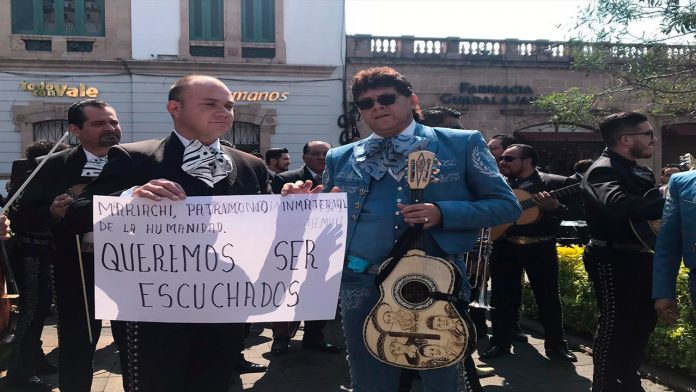 Con manifestación, mariachis de Morelia piden apoyos para sobrevivir en cuarentena