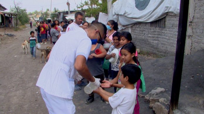 David Pérez ofrece servicios de enfermería gratis