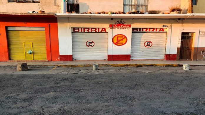 Usuarios denuncian insuficiente estacionamiento en el mercado Independencia.