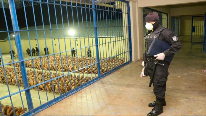 Sellan celdas y mezclan reos de pandillas rivales en El Salvador