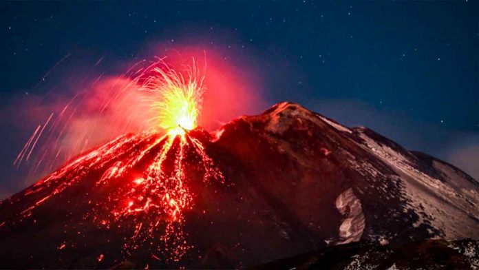Entra en erupción el volcán Etna, en Italia