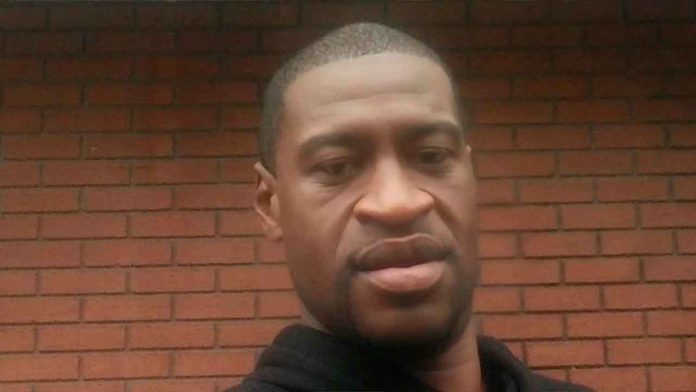 Acusan de asesinato a policía implicado en la detención de George Floyd
