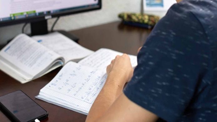 México: Tras terminar su clase virtual, niño se suicida