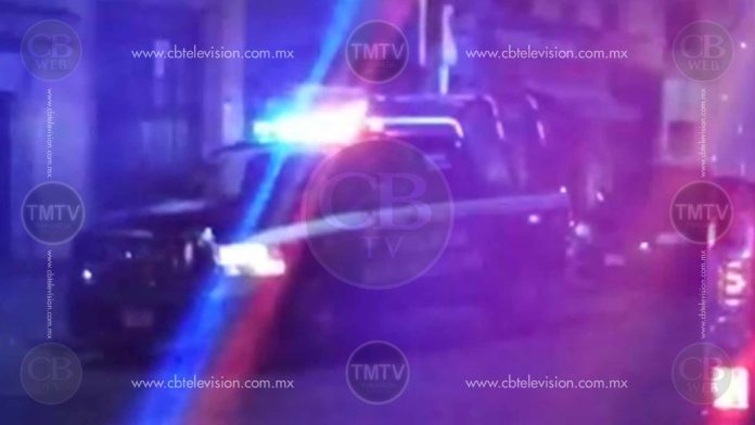 Un hombre se le muere a la policía Michoacán a medio arresto