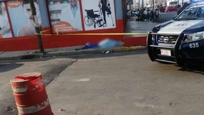 Tras negarle atención médica niño muere en la calle