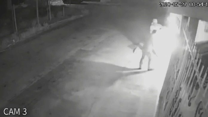 Video: Queman casa y coche de enfermera