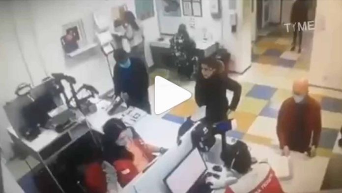 Video: Mujer se desnuda para ponerse sus calzones como cubrebocas