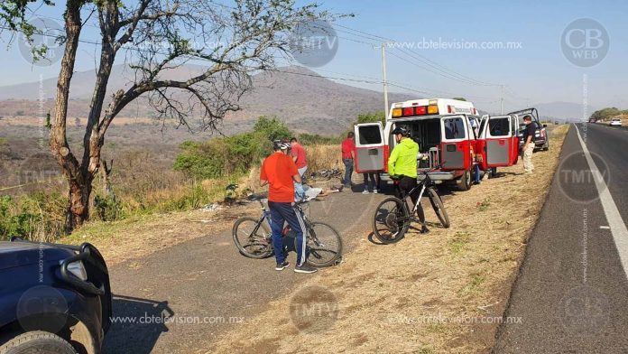 Muere ciclista de un infarto en Tangancícuaro