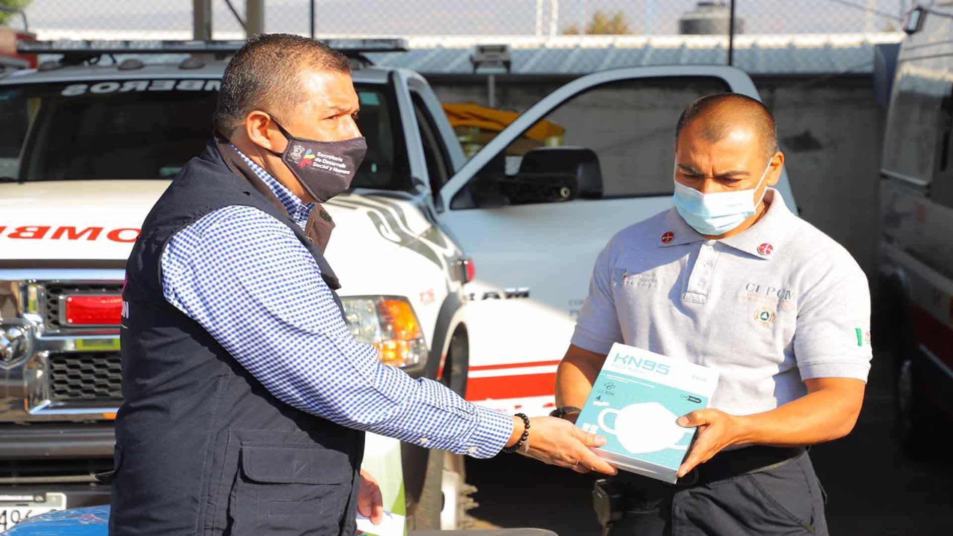 Entrega Sedesoh cubrebocas KN-95 y desinfectante a personal de Protección Civil y Bomberos de Michoacán Entrega Sedesoh cubrebocas KN-95 y desinfectante a personal de Protección Civil y Bomberos de Michoacán