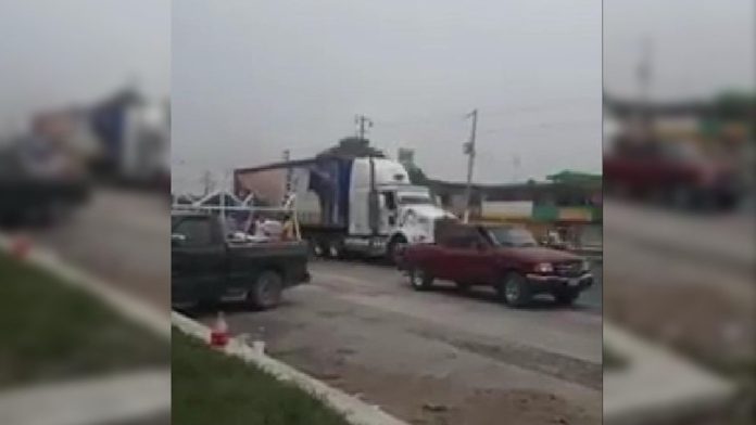 México Mágico: Llegan camiones de cerveza y los reciben con aplausos