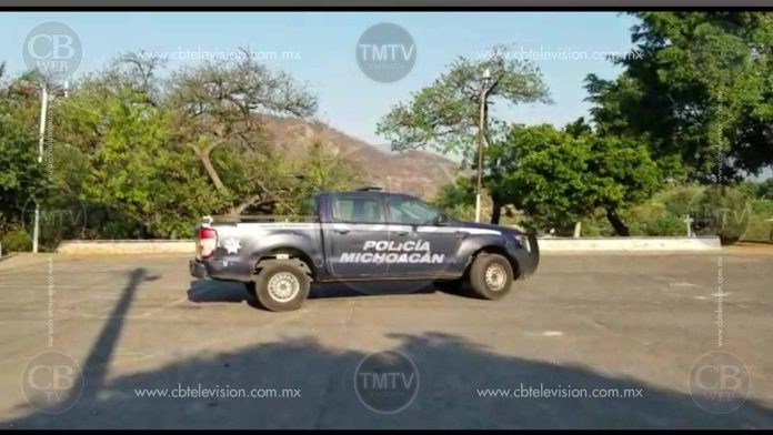 Cuelgan a un hombre de un árbol y le prenden fuego en Michoacán