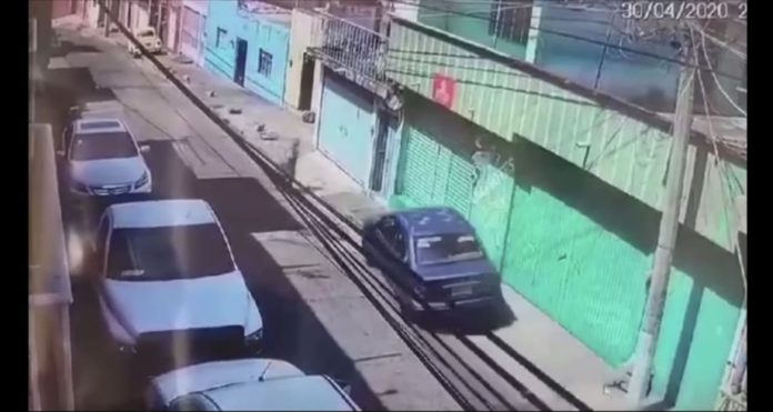VIDEO (+18):Exhiben a conductor que atropelló a abuelita en la col. Santiaguito