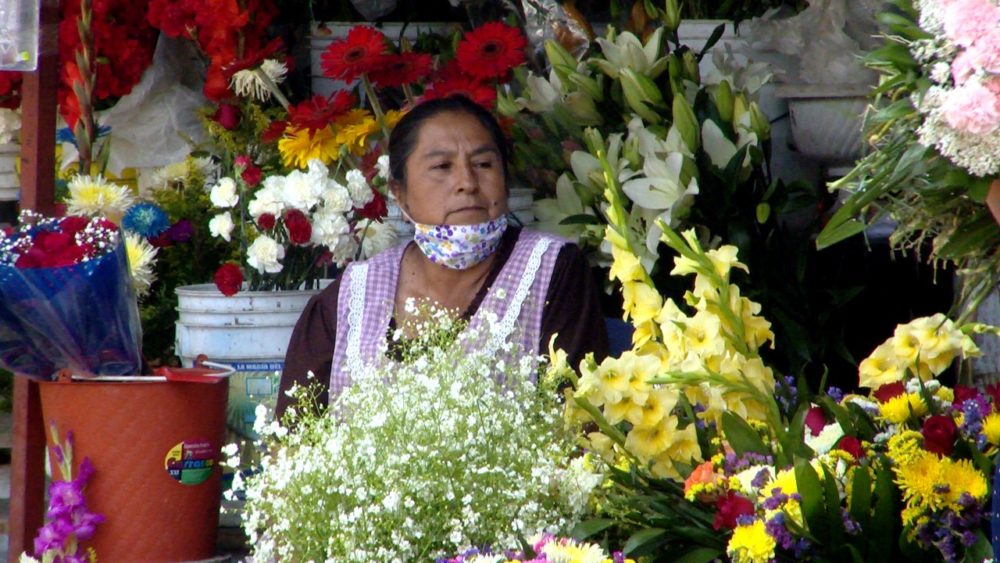 Vendedores de flores se preparan con días de anticipación al 10 de mayo Vendedores de flores se preparan con días de anticipación al 10 de mayo
