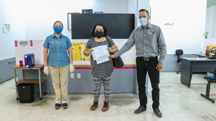 Reciben 150 microempresarios de Uruapan créditos de Sí Financia