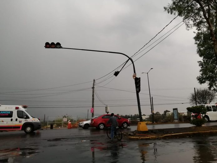 Semáforo continúan sin funcionar sobre Av. Francisco I Madero