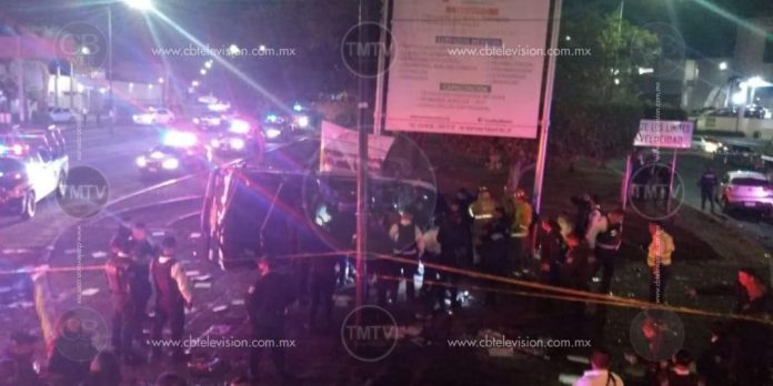 Volcadura de patrullas deja un policía muerto en Morelia