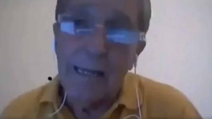 Video: Universitarios le juegan cruel broma a su profesor durante clase en línea