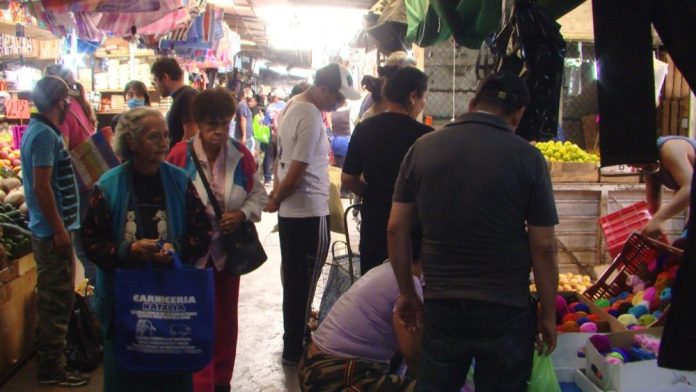 ¡Morelianos sin temor! No acatan medidas en mercados