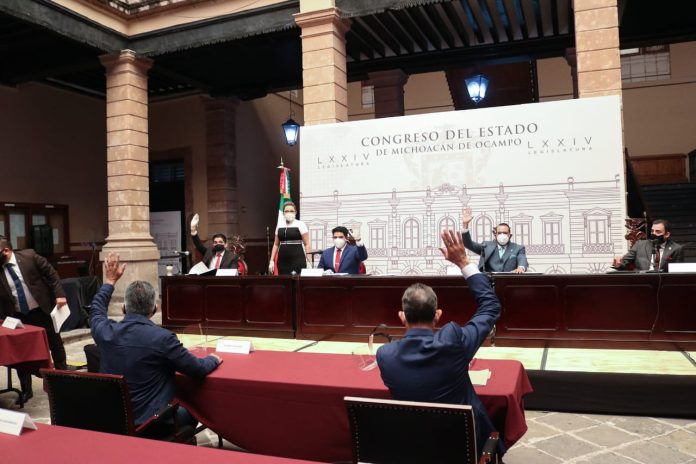 Congreso aprueba iniciativa para garantizar transparencia en la vida política del estado: Con 20 votos a favor, 9 en contra y una abstención, integrantes de la 74 Legislatura aprobaron en lo general y en lo particular la iniciativa con carácter de dictamen que contiene proyecto de decreto, por el que se reforman y adicionan diversas disposiciones al código electoral del estado de Michoacán.