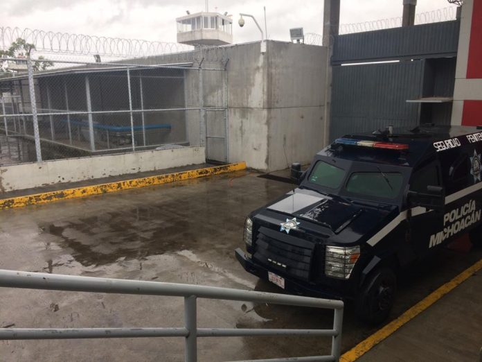 Arrestan a mando policial de Cotija por “tablear” y 