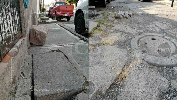Aguas pluviales brotan de las banquetas en épocas de lluvias.