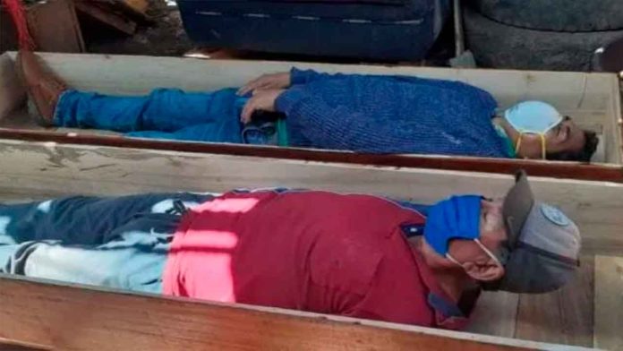 Perú: Alcalde viola confinamiento y finge estar muerto para evitar detención